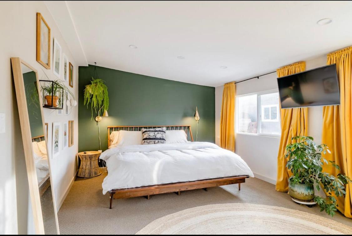 Unique Designer 3 Bed 3 Bath